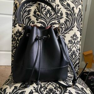 Black bucket bag